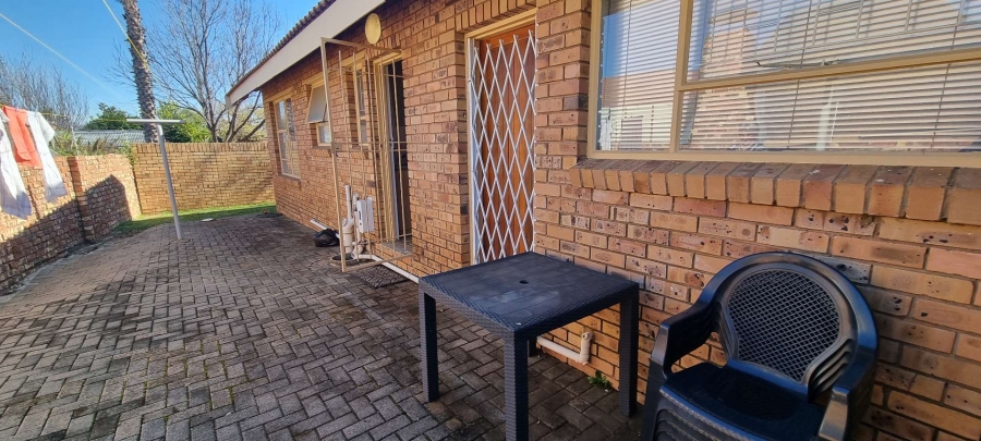 2 Bedroom Property for Sale in Langenhovenpark Free State